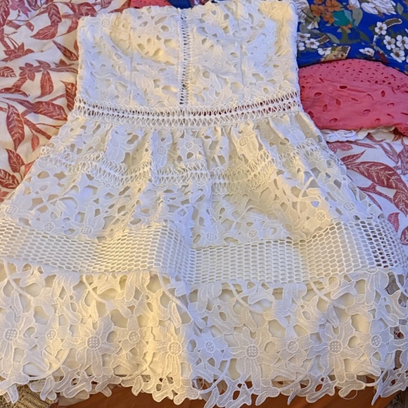 Romeo & Juliet Couture Dresses & Skirts - Romeo & Juliet Couture White Floral Lace Dress